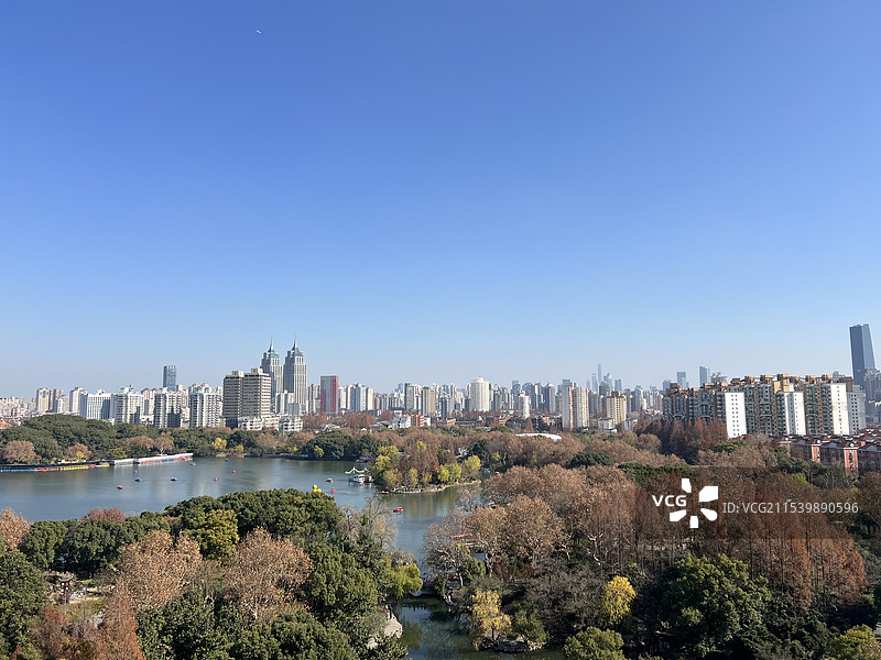 大悦城高登公园视角下的长风公园图片素材