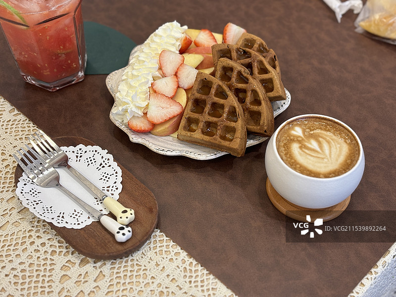 桌上早餐的高角度视图图片素材