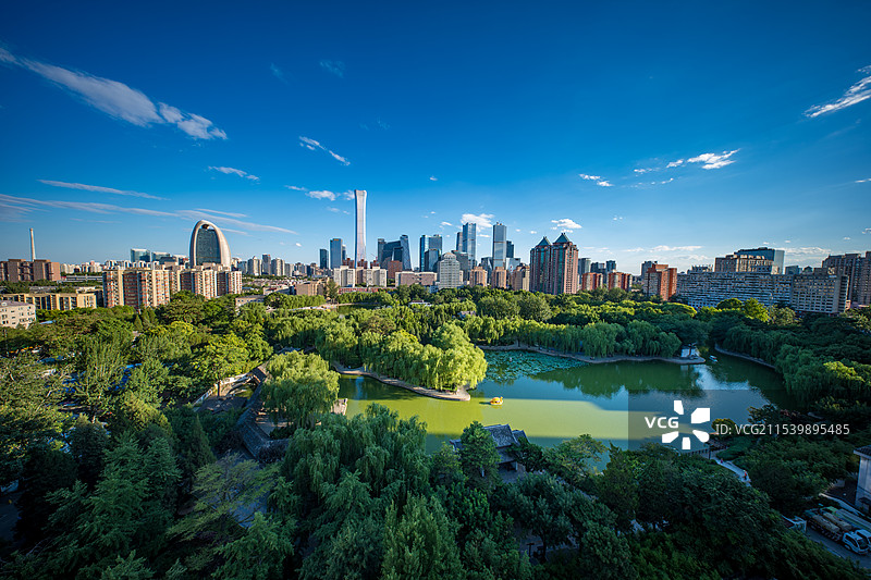 北京团结湖公园与CBD中国尊图片素材
