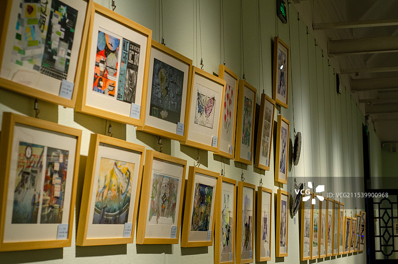 青岛美术馆的美术展览图片素材