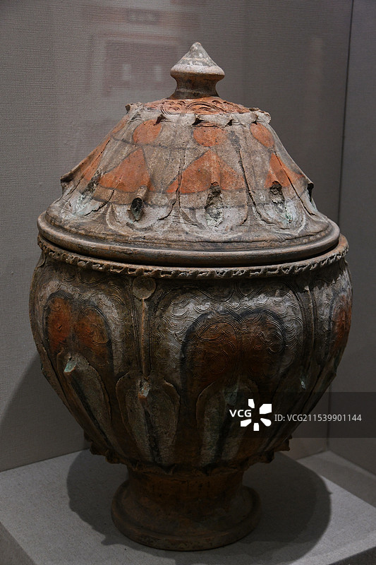 大理白族自治州博物馆 宋代陶盖罐图片素材