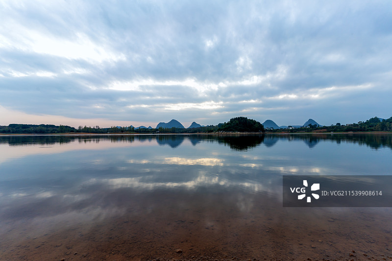 贵州红枫湖日落夕阳航拍图片素材