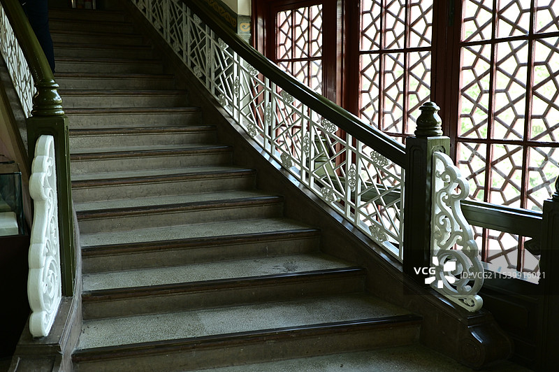 复古楼梯的各个视角图图片素材