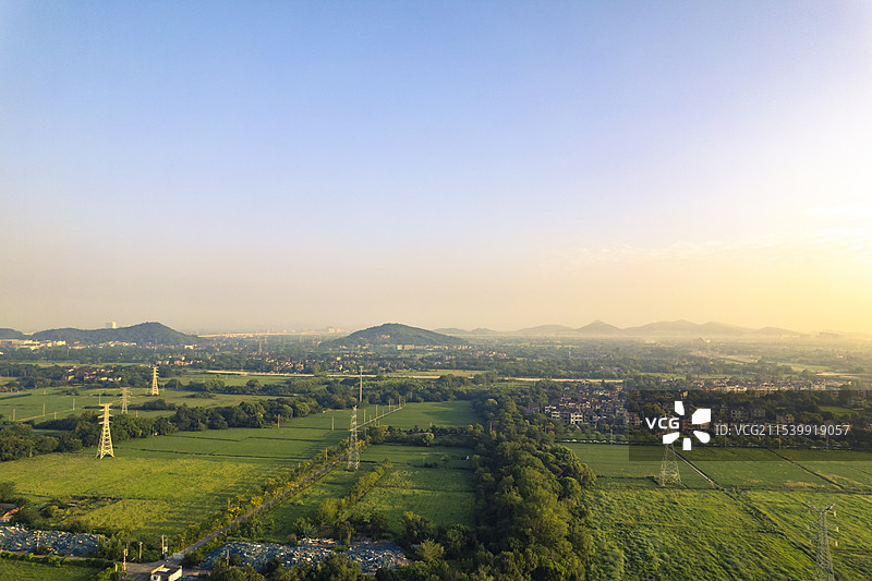 浙江省杭州市杭州西站附近高铁站清晨日出风景航拍图片素材