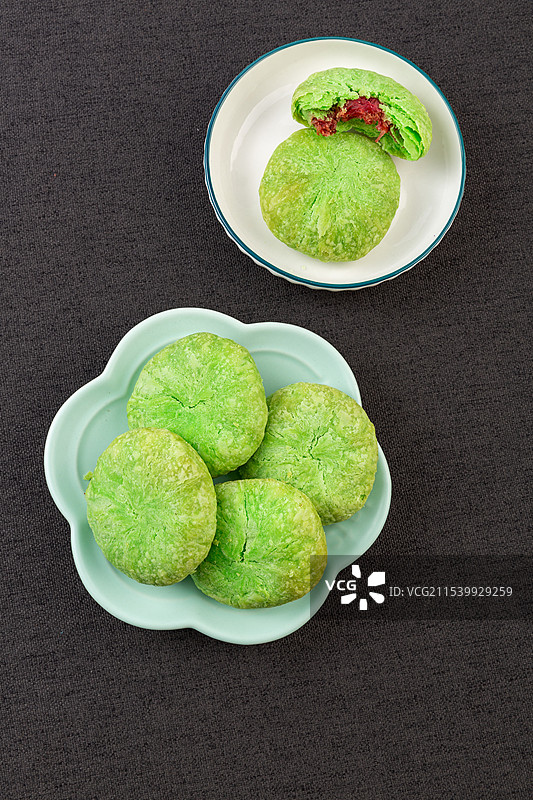 抹茶味鲜花饼图片素材