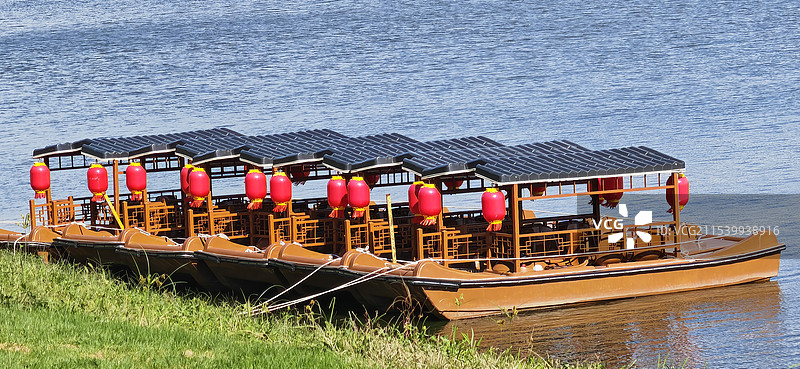 昌平新城滨河森林公园的游船图片素材