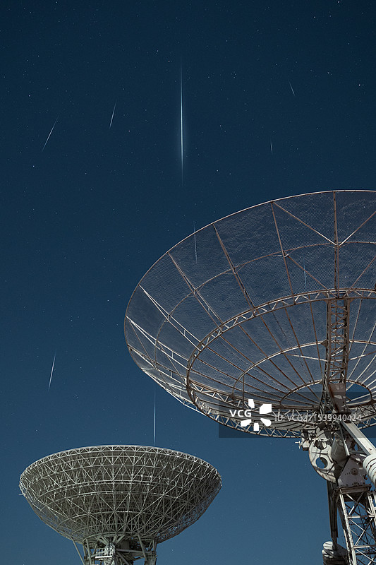 穿越三体迎流星图片素材