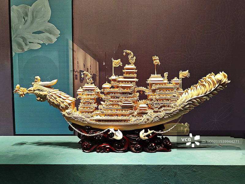 象牙雕刻作品《大凤船》图片素材