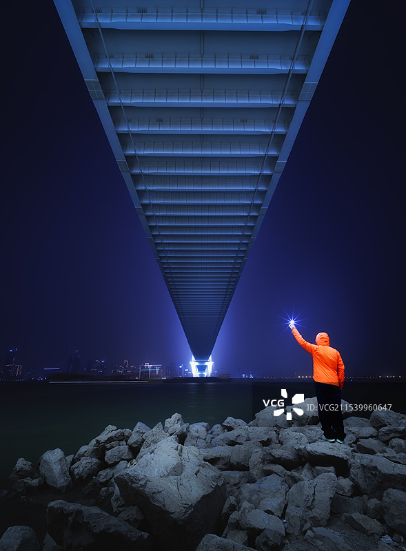 大桥之下图片素材