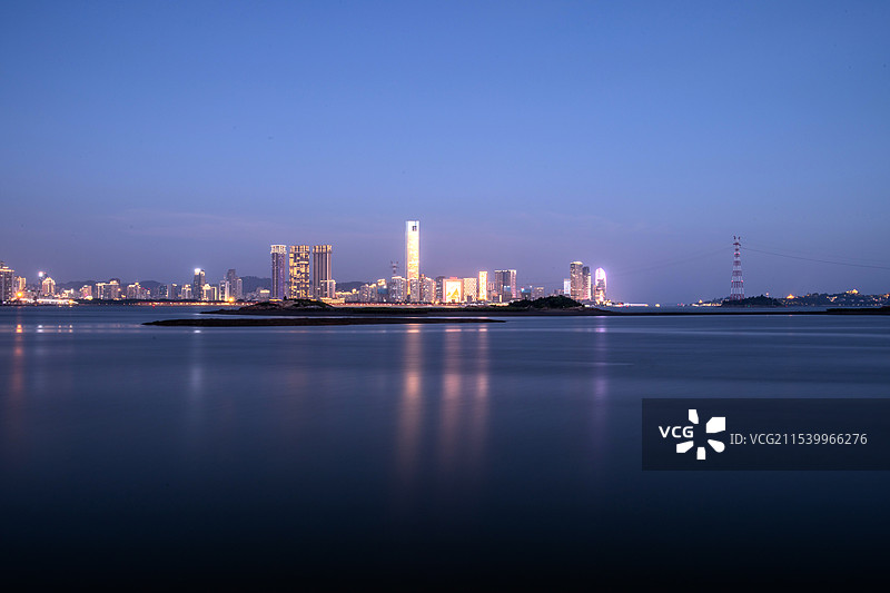 厦门沧海湾公园海边城市夜景图片素材