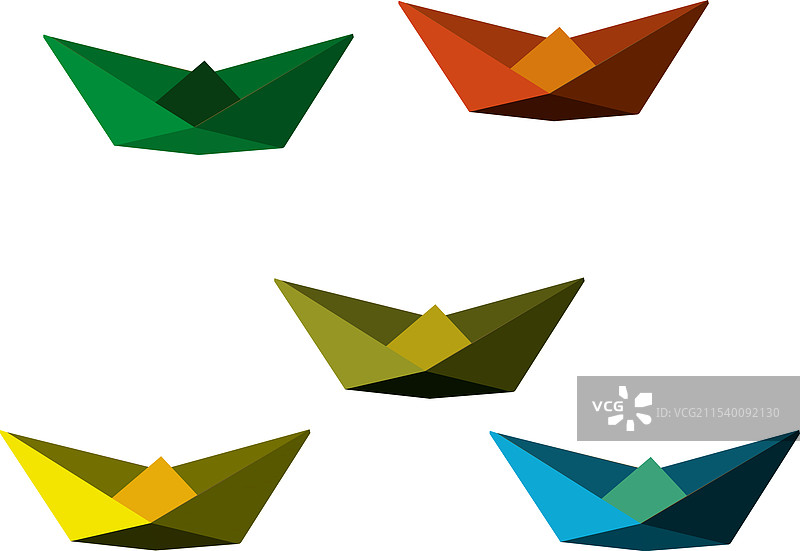 五颜六色的纸船漂浮在白色背景上图片素材
