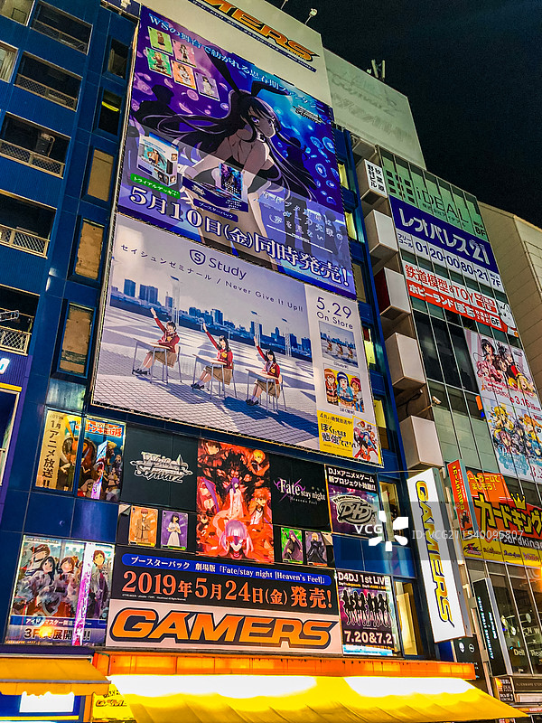 日本东京 秋叶原 灯光夜景 街景 二次元图片素材