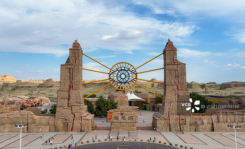 新疆乌尔禾魔鬼城大门 航拍魔鬼之眼图片素材