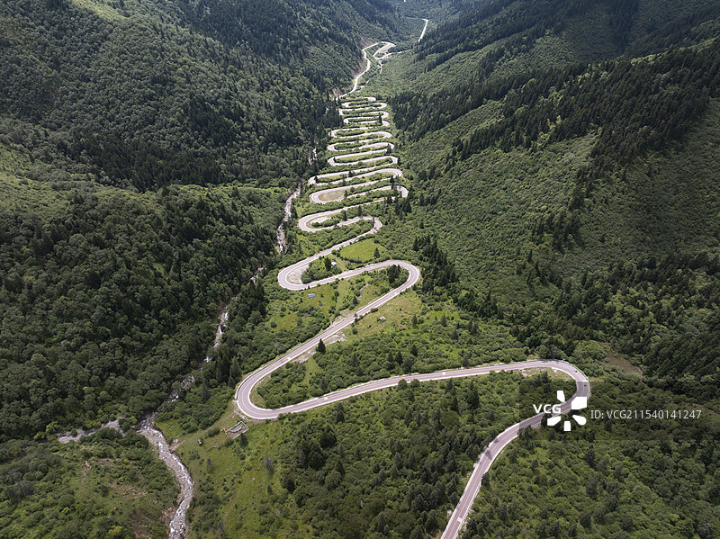 弯曲的盘山公路图片素材