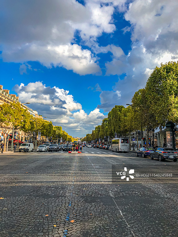 法国 巴黎 香榭丽舍大道 街景 街道 蓝天白云图片素材