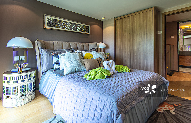 地产样板房中的卧室展示图片素材