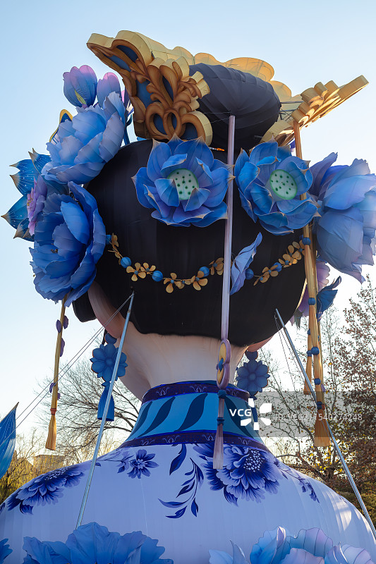 山东济南大明湖畔花灯“夏雨荷”背面图片素材