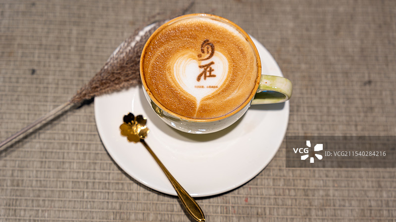 拉花拿铁咖啡图片素材
