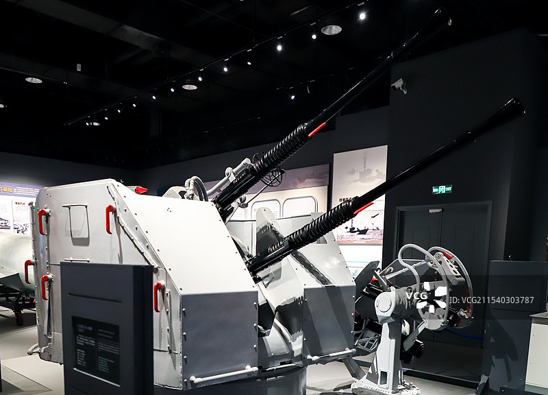 青岛海军博物馆61式双联25mm舰炮图片素材