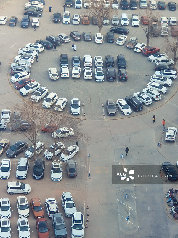 车辆停放的艺术盛宴图片素材