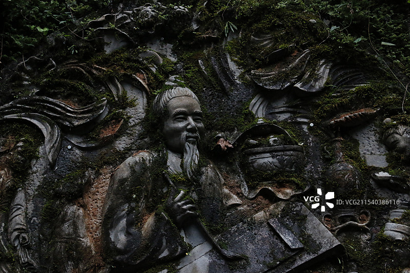 杭州秋冬印象-万松书院建筑、枫叶、水色图片素材