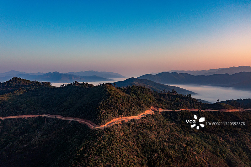 乌多姆赛北部山区的云海图片素材