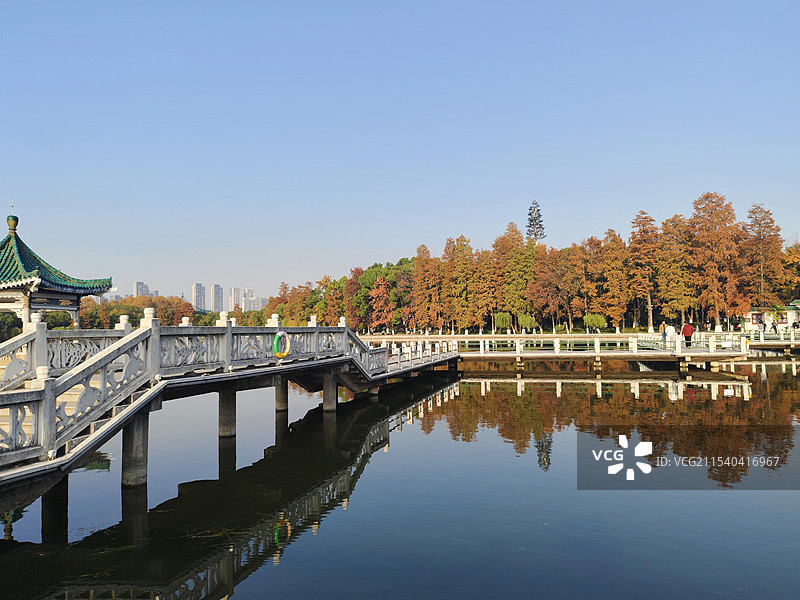 武汉东湖听涛景区 碧潭观鱼 东湖绿道 深秋冬季风光图片素材