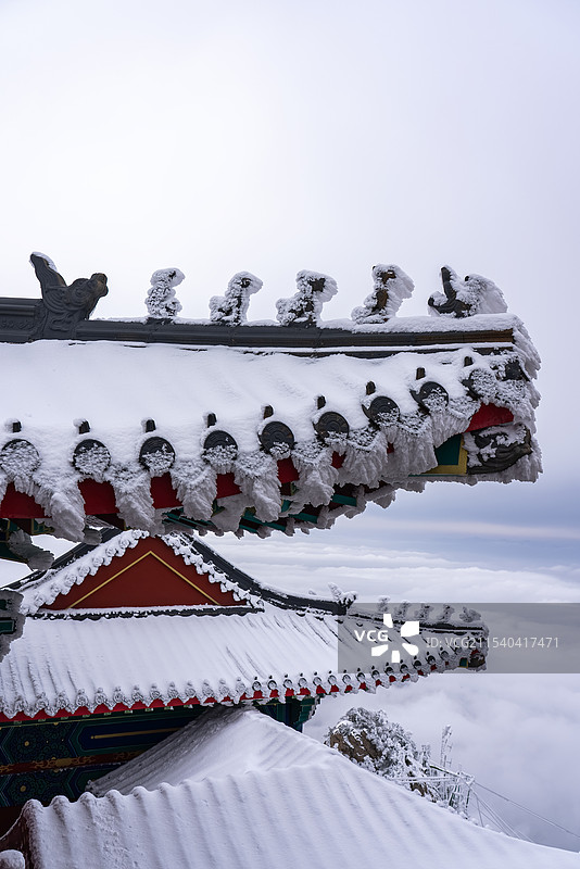 古建筑房檐大雪冰冻图片素材