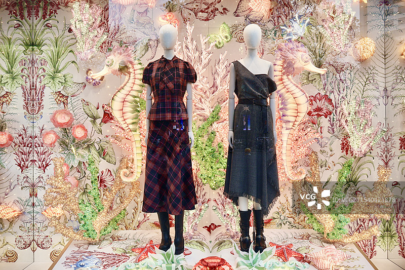 商场品牌专柜橱窗装饰设计图片素材