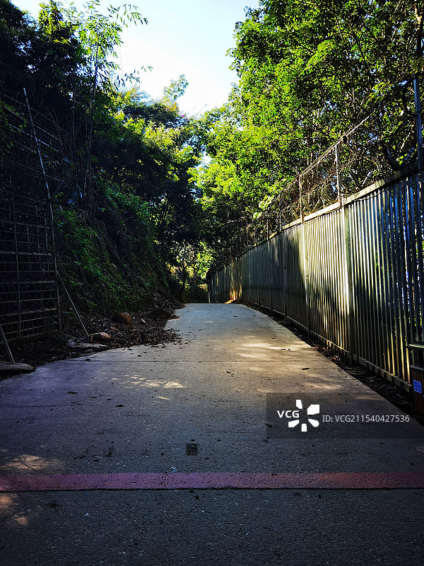 极边第一村龙利村的中缅边境线图片素材