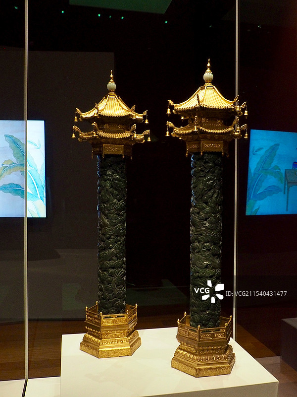 云龙纹香筒一对，清乾隆（1736—1795年），碧玉、铜镀金，故宫博物院图片素材