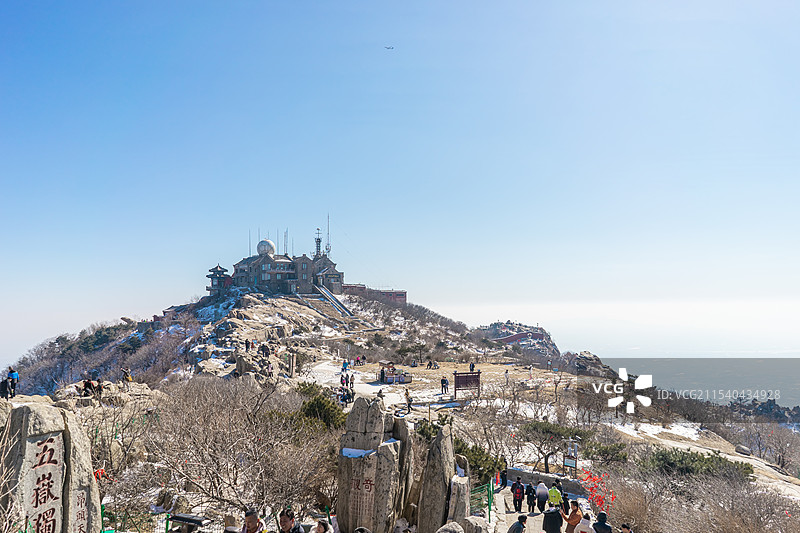中国非都市风光拍摄主题，山东泰安国内著名景点泰山风景区，玉皇顶日观峰气象站，户外白昼无人图像摄影图片素材