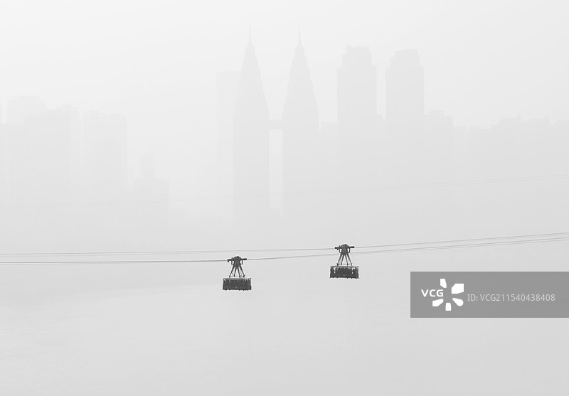 大雾中的重庆长江索道图片素材