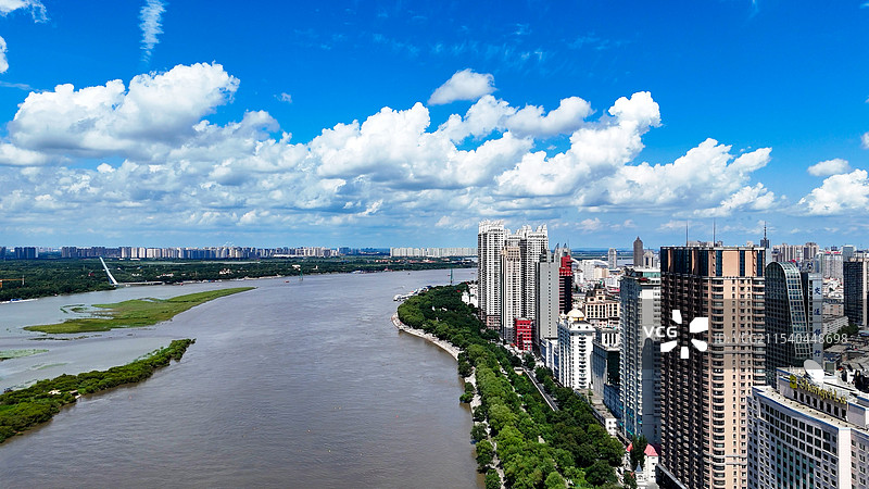 冰城外滩·盛夏绿意·哈尔滨外滩夏日航拍全景图片素材