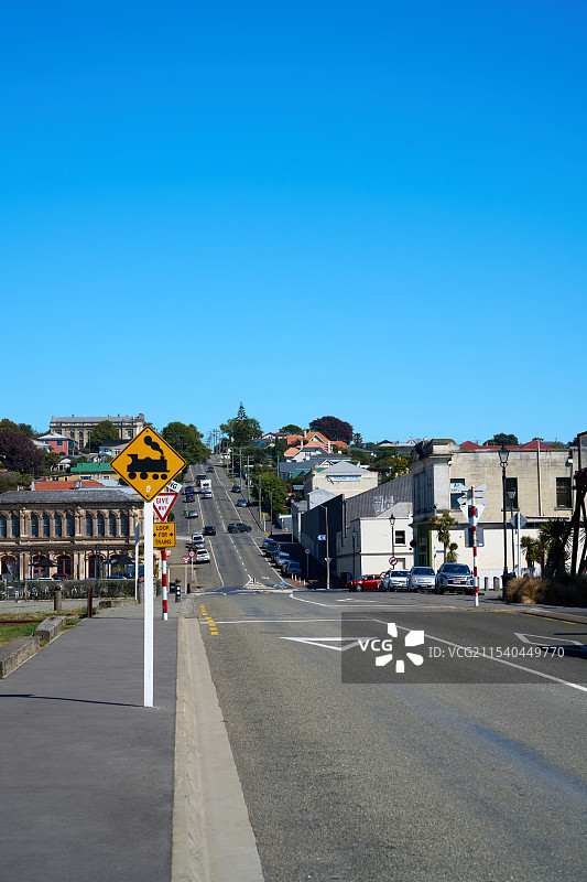 宁静小镇的街道风光图片素材