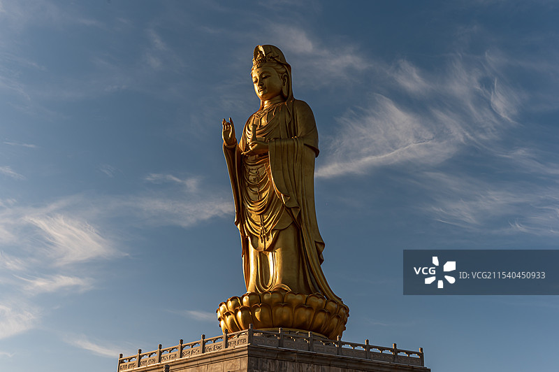 庄严肃穆的观音圣像图片素材