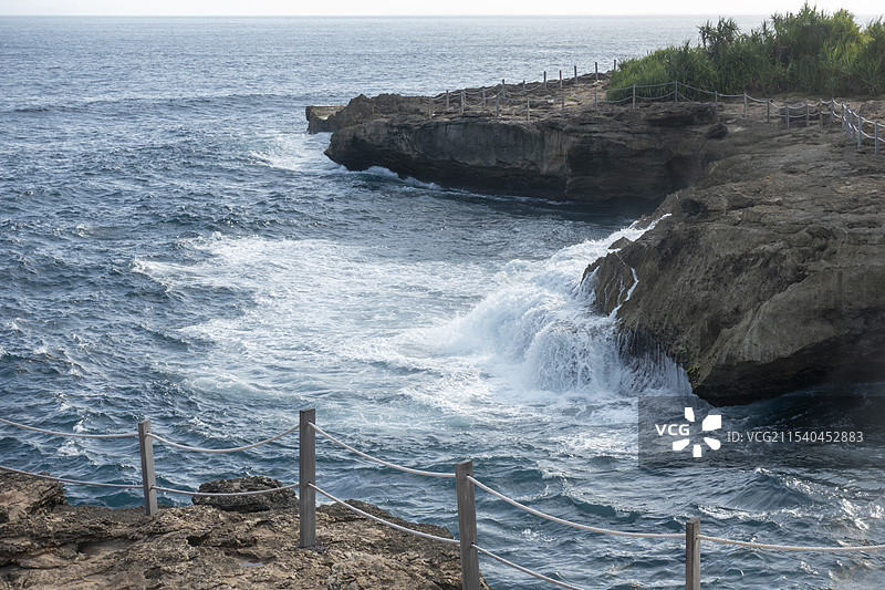 恶魔眼泪海岸岩石的高角度视图图片素材