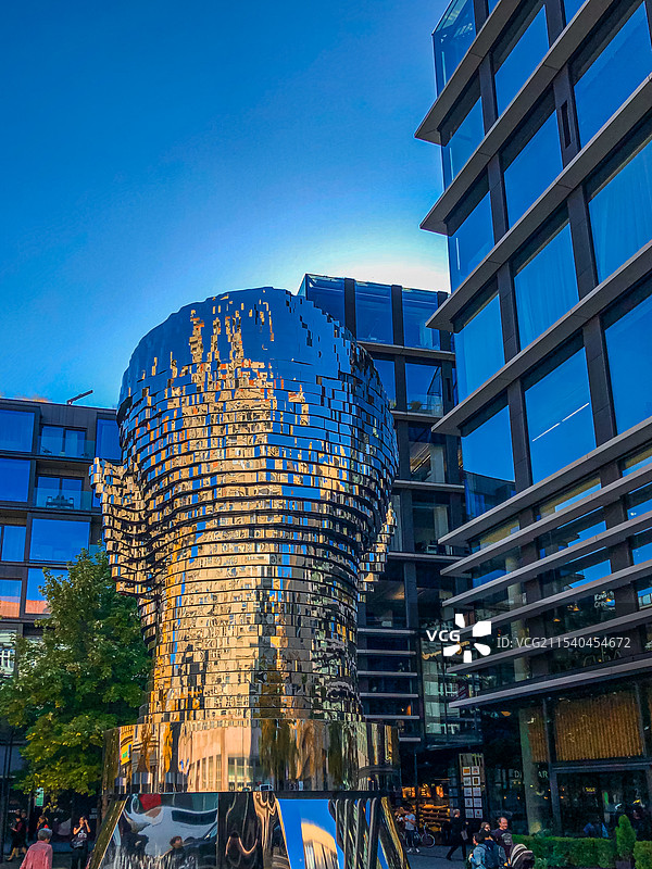 捷克 布拉格 卡夫卡雕像 雕塑艺术图片素材