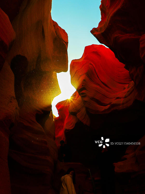 羚羊谷下的光影色彩图片素材