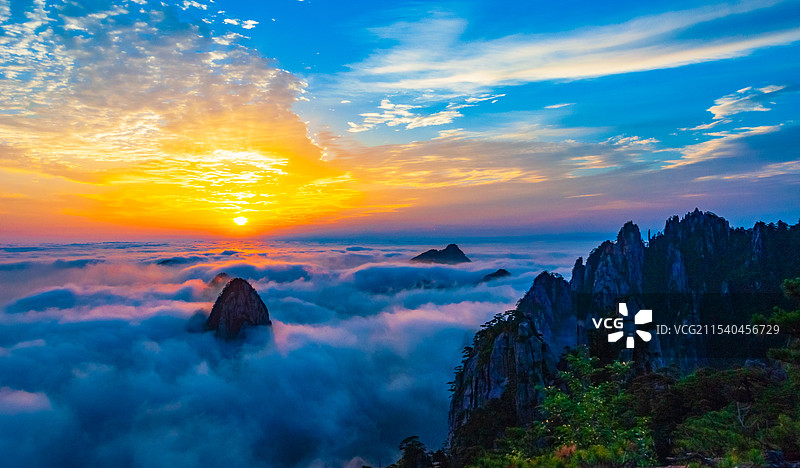 中国安徽黄山北海景区冬季早上的云海图片素材