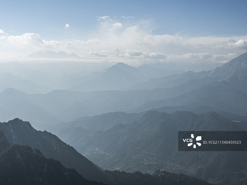 赵公山山顶远眺群山图片素材