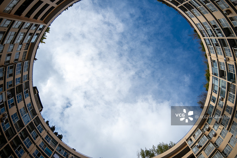 正下方视角的建筑图片素材