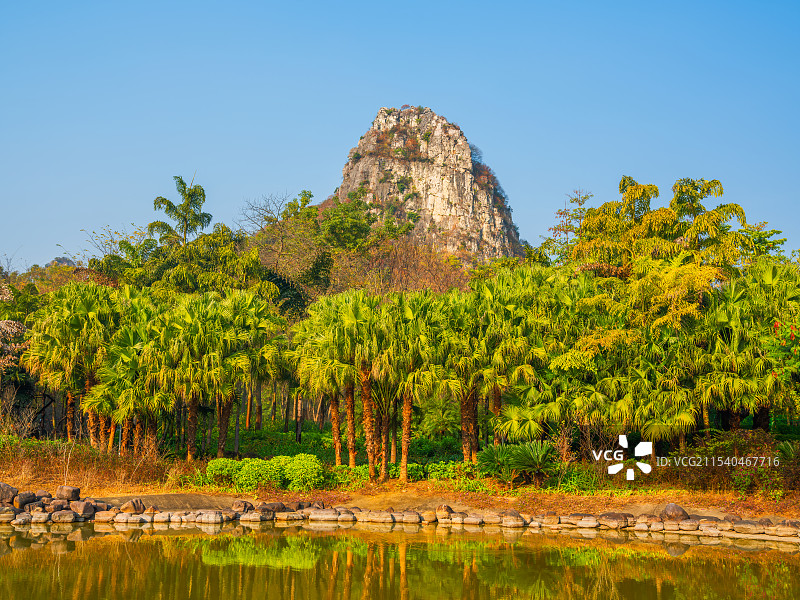 广西柳州马鹿山公园马鹿山晴朗天气风光图片素材
