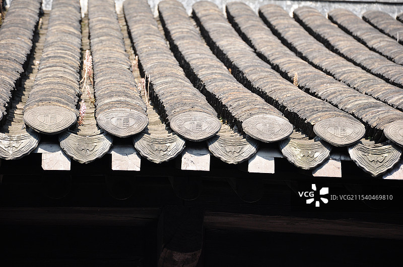 个园中的屋顶瓦片图片素材