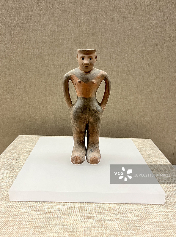 酒泉市博物馆彩陶男俑图片素材