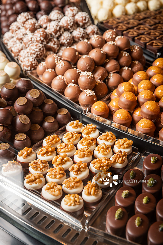 店内出售的甜食巧克力特写图片素材
