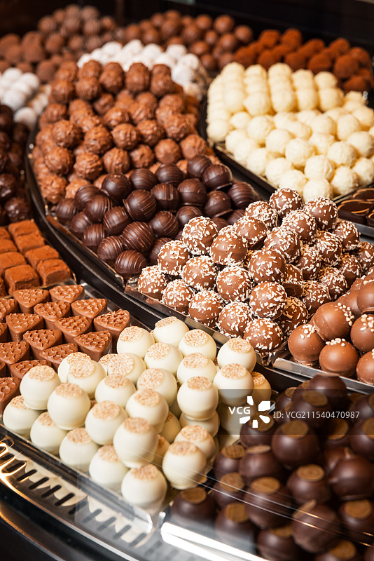 店内出售的甜食巧克力特写图片素材