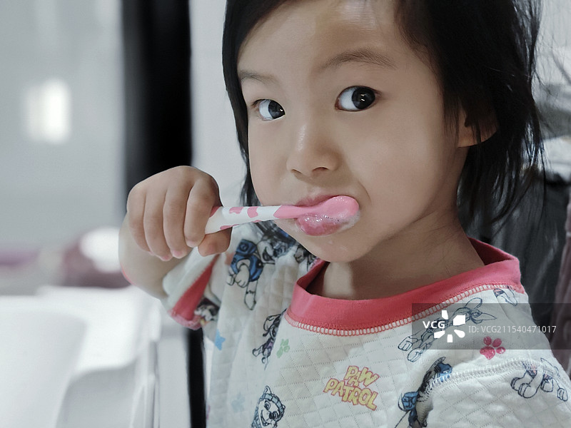 讲卫生的小女孩图片素材