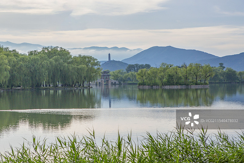 雨后北京颐和园云雾缭绕水墨画图片素材