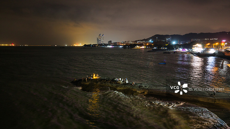 厦门曾厝安海滩的夜景图片素材